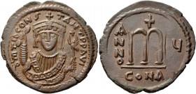 Tiberius II Constantine, 26 September 578 – 14 August 582. Follis, year 5 (578-579), Æ 16.26 g. d m TIb CONS – TANT PP AVI Facing bust in consular rob...