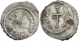 Maurice Tiberius, 582 - 602. Light Siliqua, ”Ceremonial” coinage, 583/4-602, AR 1.99 g. [o]N mAVR – TIb P P AVG Helmeted, draped and cuirassed bust r....