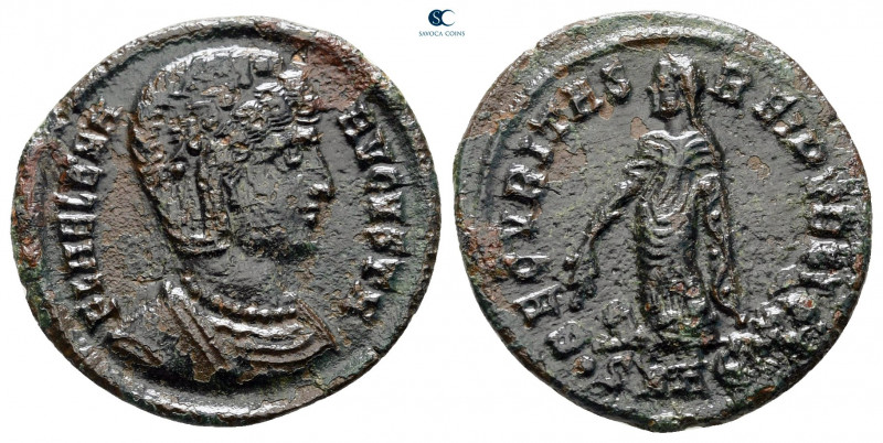 Helena. Augusta AD 324-3230. Heraclea
Follis Æ

19 mm, 2,10 g



nearly v...