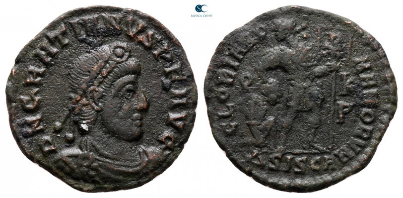 Gratian AD 375-383. Siscia
Follis Æ

18 mm, 2,39 g



very fine