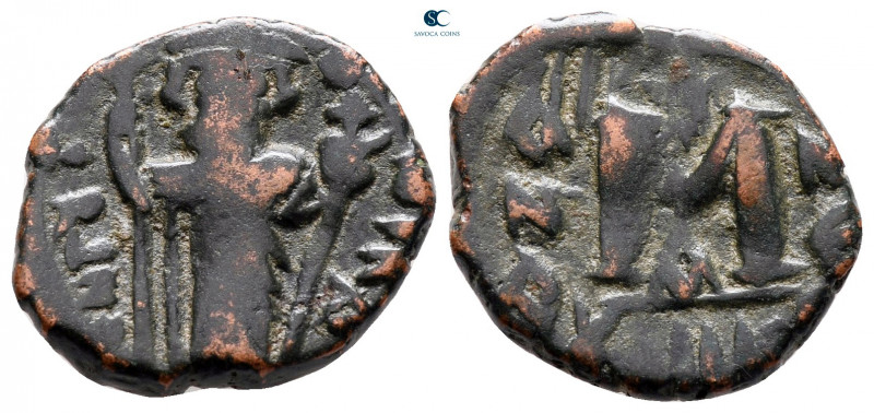 Constans II AD 641-668. Constantinople
Follis or 40 Nummi Æ

18 mm, 3,28 g
...