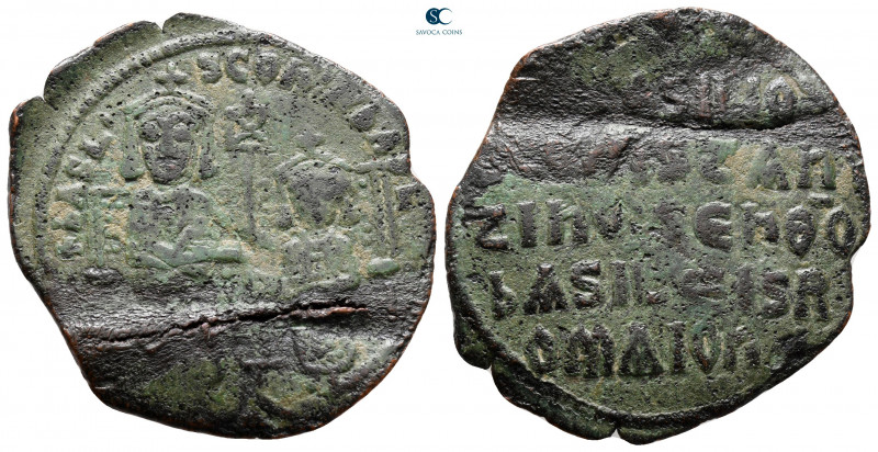 Basil I the Macedonian AD 867-886. Constantinople
Follis Æ

31 mm, 5,27 g

...