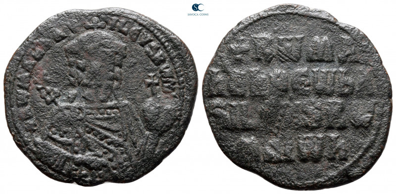 Romanus I Lecapenus AD 920-944. Constantinople
Follis Æ

28 mm, 6,42 g


...