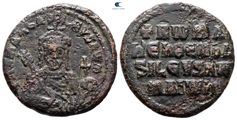 Romanus I Lecapenus AD 920-944. Constantinople
Follis Æ

26 mm, 7,17 g


...