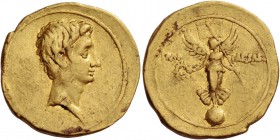 Octavaian, 32 – 27 BC. Aureus, Brundisium and Roma (?) 29-27 BC, AV 7.82 g. Bare head r. Rev. Victory standing facing on globe, head l. and wings spre...