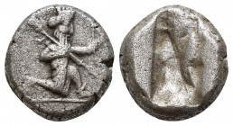 Achaemenidae. Darius I to Xerxes II, ca. 485-420 B.C. AR Siglos (18.8mm, 5.6 g). Persian hero-king in kneeling-running stance right, holding spear and...