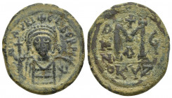Maurice Tiberios, 582-602 AD. AE Follis (29mm, 11.3 g) of Kyzikos, yr 6. DN MAVRIC TIBER, Crowned facing bust / Large M. ANNO to left, cross above, A ...