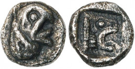 GAULE TRANSALPINE, Massalia, AR obole phocaïque, 470-460 av. J.-C. Type du trésor d''Auriol. D/ T. de griffon à d. R/ T. de lion à d., langue pendante...