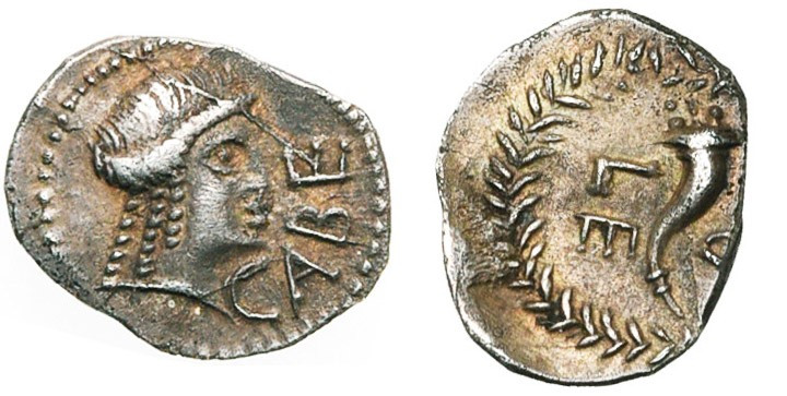 GAULE NARBONNAISE, Cabellio, AR obole, 44-42 av. J.-C. D/ T. fém. à d. Devant, C...