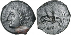 GAULE CELTIQUE, Arverni, AE bronze. D/ T. à g., la chevelure formée de deux rangées de mèches en croissant. Derrière, annelet centré d''un point. Deva...