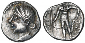 GAULE CELTIQUE, Aedui, AR quinaire, avant 52 av. J.-C. D/ T. fém. diad. à g. R/ Guerrier deb. de f., ten. une lance et un sanglier-enseigne de la d. e...