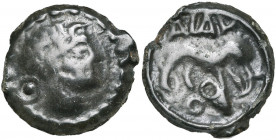 GAULE CELTIQUE, Aedui, AE potin. D/ T. à d., les cheveux bouclés. A g., annelet centré. R/ Lion à d., la langue pendante. Au-dessus, ALAV. En dessous,...
