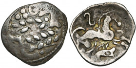 GAULE CELTIQUE, Peuples de la Basse-Seine, AR quinaire lamellaire. D/ Restes de tête l. à d., un petit sanglier à la place de l''oeil. Au-dessus, troi...