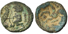 GAULE BELGIQUE, Ambiani, AE bronze. D/ Archer, la chevelure nouée en une tresse, marchant à g., tirant une flèche vers un sanglier placé verticalement...