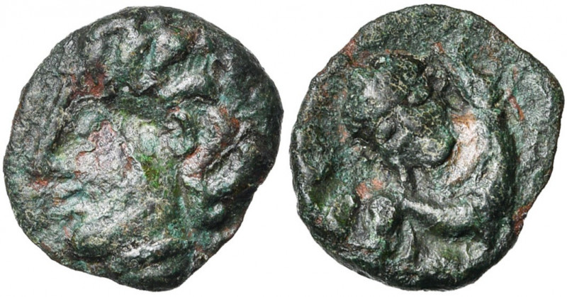 GAULE BELGIQUE, Ambiani, AE bronze. D/ T. à g., la chevelure formée de mèches co...