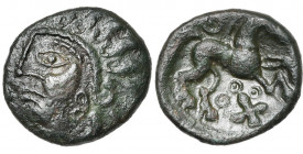 GAULE BELGIQUE, Ambiani, AE bronze. D/ T. diad. à g., le cou orné d''un torque. Devant le profil, trois globules. R/ Cheval sanglé à d. Au-dessus, ann...