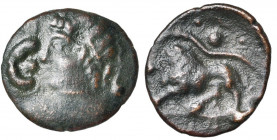 GAULE BELGIQUE, Ambiani, AE bronze. D/ Profil féminin à g. Devant, arc de cercle épais contenant un astre. Descendant du sommet du crâne, une ligne on...