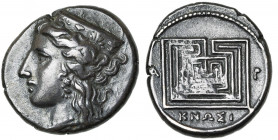CRETE, CNOSSOS, AR drachme, vers 330-300 av. J.-C. D/ T. d''Héra à g. coiffée de la stephané, décorée de palmettes R/ Labyrinthe carré rectiligne. De ...