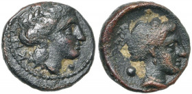 CRETE, CNOSSOS, AE bronze, 4e s. av. J.-C. D/ T. l. d''Apollon à d. Devant, globule. Derrière, Κ. R/ T. d''Artémis à d., portant une stéphané, un coll...