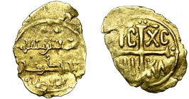 ITALIE, SICILE, Roger II, roi (1130-1154), AV tari, 1132-1140. D/ Légende coufique en trois lignes. Au-dessus, deux globules. R/ Croix cantonnée de IC...