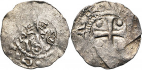 NEDERLAND, ZALTBOMMEL (?), AR denarius, ca. 1030-1050. Imitatie van het Tielse type. Vz/ Gekroond hoofd v.v. tussen een staf en een scepter met . Kz/...