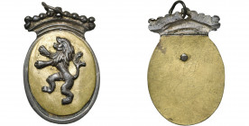 PAYS-BAS MERIDIONAUX, insigne, s.d. (1789). Insigne patriote uniface de la Révolution brabançonne. D/ Lion rampant à g., sous une couronne. R/ Gravé 1...
