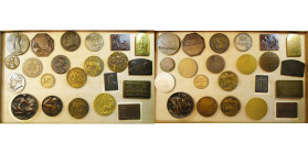BELGIQUE et CONGO BELGE, lot de 23 médailles et plaquettes, dont: 1904, Dubois, Exposition universelle d''Anvers; 1930, J. Dupon, Exposition internati...