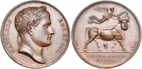 FRANCE, AE médaille, 1806, Andrieu/Brenet. Conquête de Naples. D/ T. l. de Napoléon Ier à d. R/ Victoire volant à d. et couronnant un taureau androcép...