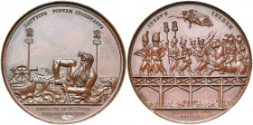 FRANCE, AE médaille, 1809, Brenet. Bataille d''Essling et franchissement du Danube. D/ DANVVIVS PONTEM INDIGNATVS Le dieu du Danube détruisant un pont...