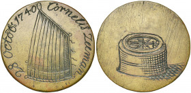 PAYS-BAS SEPTENTRIONAUX, Amsterdam, Laiton méreau, 1740. Méreau des fabricants de compas et boussoles (kompas- en zeilmakers). D/ Une voile tendue. Gr...