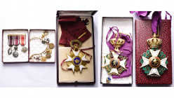BELGIQUE, lot de 3 croix de commandeur: Ordre de Léopold, modèle bilingue pour civils (un en vermeil et un en bronze doré) et Ordre de la Couronne (en...