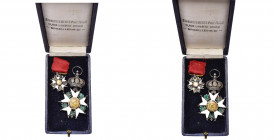 FRANCE, Ordre de la Légion d’honneur, lot de deux étoiles de chevalier en argent avec centres en or, une du Second Empire (sans ruban, nombreux manque...