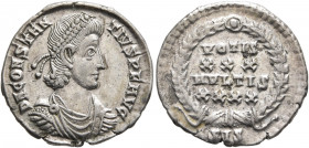 Constantius II, 337-361. Siliqua (Silver, 19 mm, 2.27 g, 12 h), Siscia, 351-355. D N CONSTANTIVS P F AVG Pearl-diademed, draped and cuirassed bust of ...