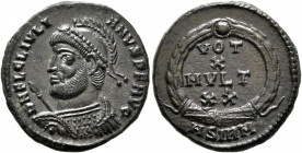 Julian II, 360-363. Follis (Bronze, 20 mm, 3.61 g, 12 h), Sirmium, 361-363. D N FL CL IVLIANVS P F AVG Pearl-diademed, cuirassed and helmeted bust of ...