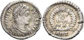 Valens, 364-378. Siliqua (Silver, 18 mm, 1.93 g, 6 h), Antiochia, 367-375. D N VALENS PER F AVG Pearl-diademed, draped and cuirassed bust of Valens to...