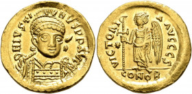 Justin I, 518-527. Solidus (Gold, 20 mm, 4.40 g, 6 h), Constantinopolis, 518-519. D N IVSTINVS P P AVG Pearl-diademed, helmeted and cuirassed bust of ...