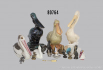 Großes "Pelikan" Figurenkonvolut, ca. 30 Teile, Bronze, Porzellan, Keramik, Messing usw., unterschiedliche Ausführungen und Größen, teils farbig staff...