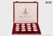 Russland, Kassette mit 28 Silber-Gedenkrubel 1977 auf die Olympischen Spiele 1980 in Moskau, verkapselt, Kapseln geöffnet, bei einer Kapsel fehlt der ...