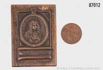 Konv. Bronzeplakette 1913, von Waldstätten, zur Erinnerung an das 250-jährige Bestehen der Lothringen Dragoner, auf Holz montiert, 11 x 7,5 cm (mit Ho...