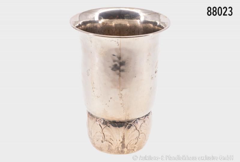 Silberbecher, 830 Silber, Dänemark, H ca. 13 cm, leichter Hammerschlag-Dekor, ca...