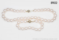 Konv. Perlenkette (L ca. 45 cm) und -armband (L ca. 21 cm), Schließen 585er Gelbgold, guter Zustand