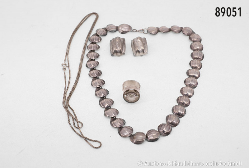Konv. Silberschmuck: 1 Paar Ohrclips, Fa. Givenchy, Ring, Fa. From, 925er Silber...