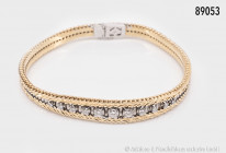 Armband, 750er Gelbgold, mit 11 Diamanten, von ca. 0,01 bis 0,15 ct., in Weißgold gefasst, mit Sicherheitsverschluss, L ca. 20 cm, 28,9 g, guter bis s...