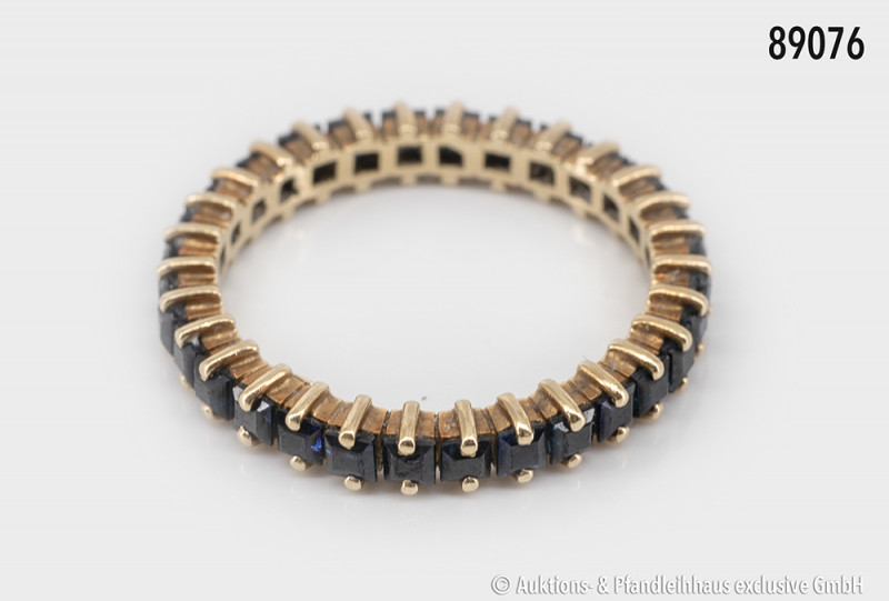 Ring, 750 Gelbgold, umlaufend mit zahlreichen kleinen Saphiren, Größe ca. 54, 2,...
