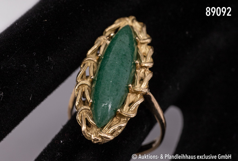 Ring, 750 Gelbgold, mit großem Malachit in Navette-Form, Größe ca. 56, 8,3 g