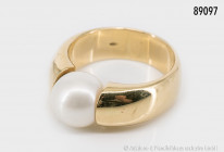 Ring, 750 Gelbgold, mit großer Perle, Größe ca. 68, 16,5 g