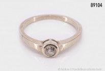 Ring, 585 Weißgold, mit einem Brillanten ca. 0,15 ct., Größe ca. 59, 3,6 g
