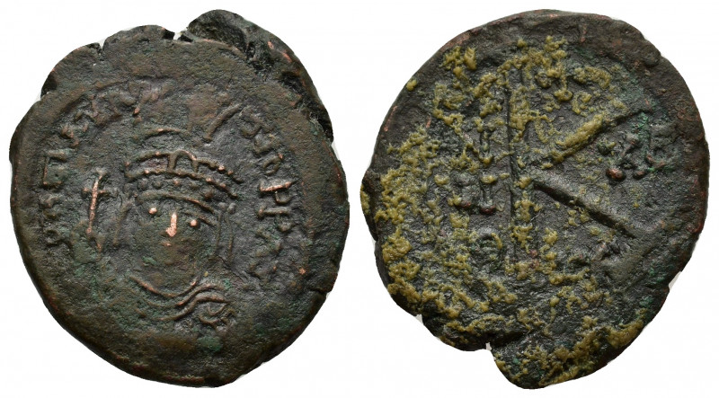 Maurice Tiberius (582-602). Æ 20 Nummi (23mm, 5.40g). Thessalonica(?). Helmeted ...