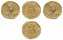 The Ostrogoths
Theoderic (493-526) - Solidus 493-526 struck in the name of Anastasius (491-518) - Mint: Rome - Obverse: Helmeted, pearl-diademed and ...