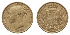 Victoria (1837-1901) - Gold Sovereign 1853 - Mint: London - Obverse: Bare head left - Reverse: Crowned shield within wreath - gr. 7,92 - Good very fin...